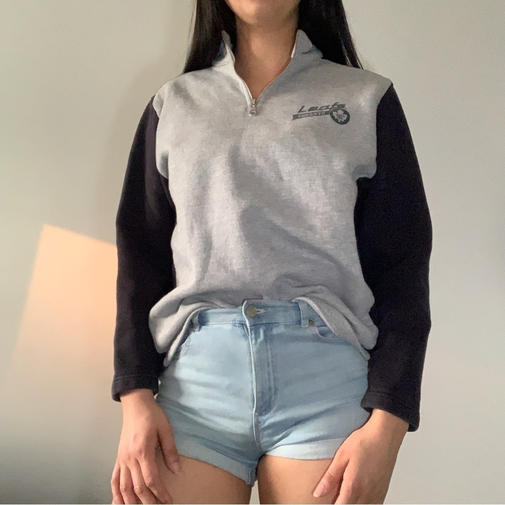 🏒Roots Official NHL Toronto  Maple Leafs 1/4 Zip Sweater Women’s Size Medium🏒